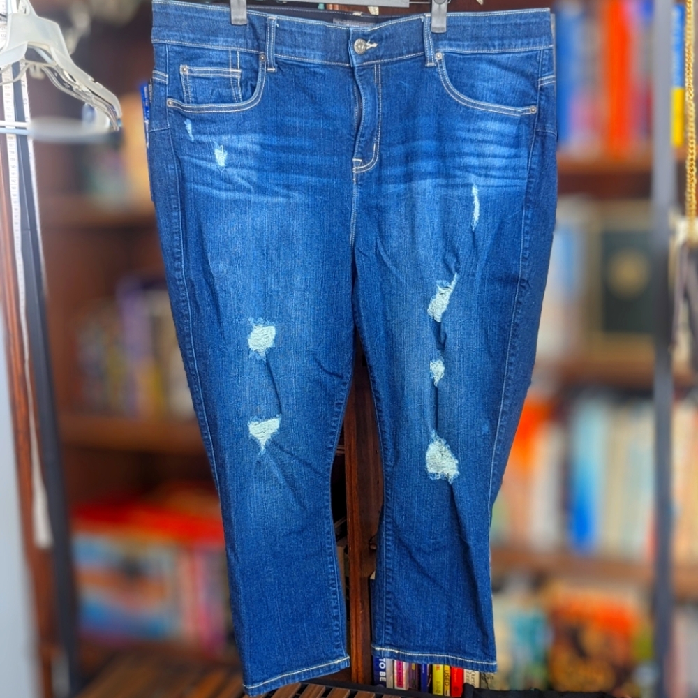 Torrid Cropped Capri Jeans size 22